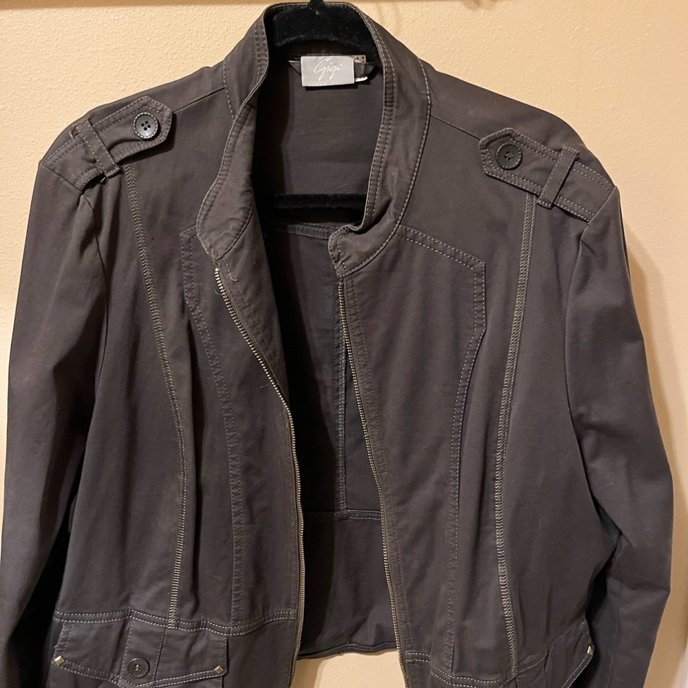 Army green jacket with zipper from non smoking home